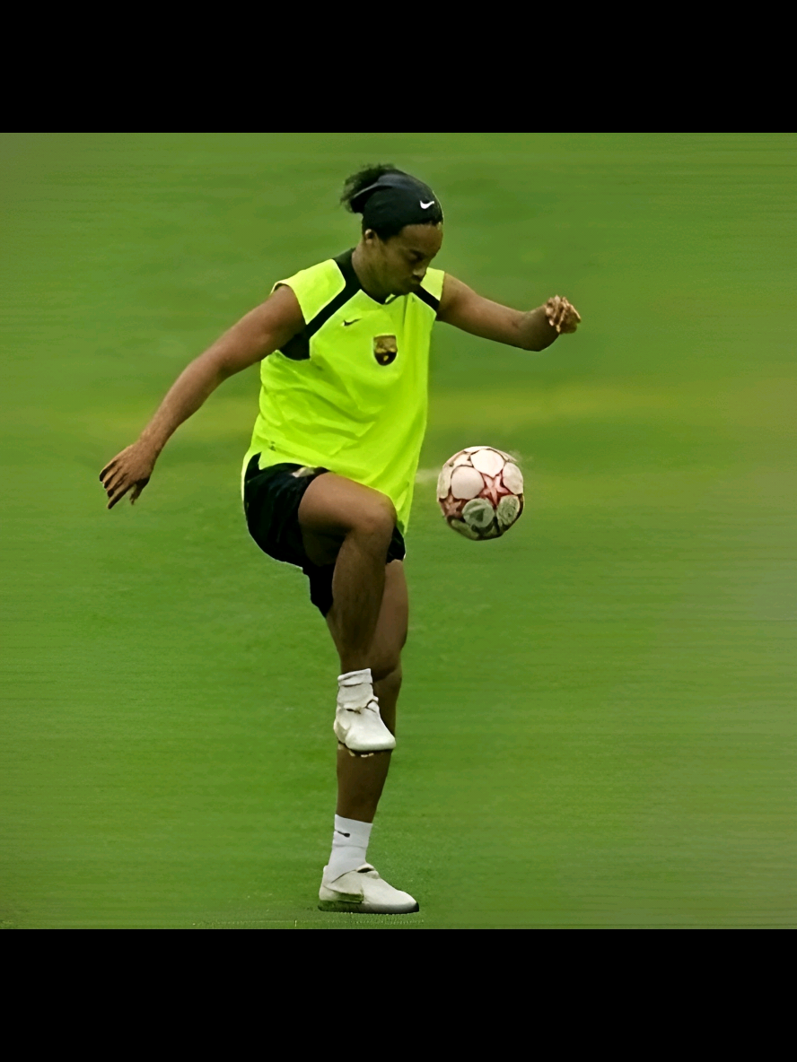 Ronaldinho Freestyle Skills in Training