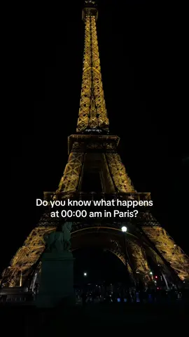 Sparkling Eiffel Tower every night at 12am🥐  #france🇫🇷 #paris #eiffeltower #toureiffel #sparkle #paristips #france #travel #traveltips #traveltiktok #travelparis #pourtoi #foryou #fyp 