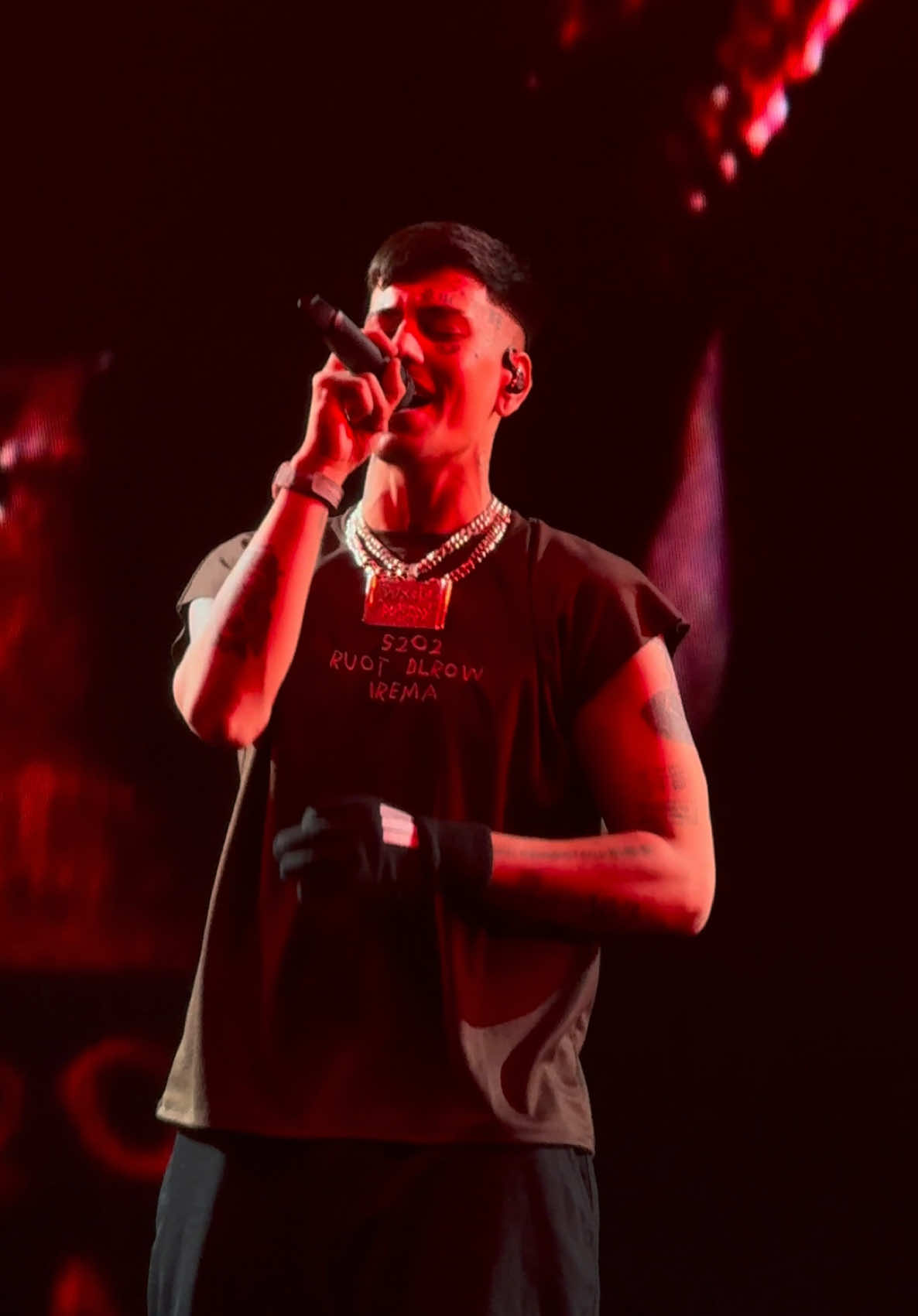 ¿Qué veo cuando miro tu nombre en la ciudad? 👀 #buscartelejos en el tercer Movistar Arena de @dukoyasupiste ❤️ #duki #dukissj100 #dukissj #ameri #trap #trapargentino #argentina 