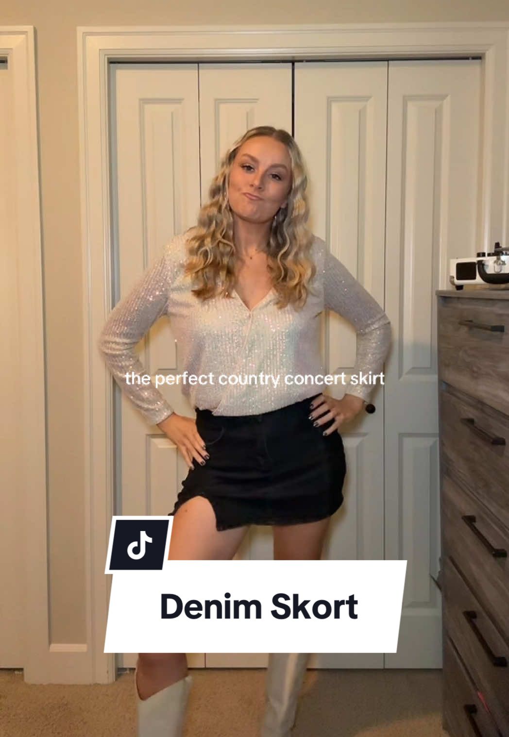 You need this denim skort for your next country concert 🤠 it’s cute, comfortable, and has built in shorts…so good!  #countryconcert #concertoutfit #skort #denimskirt #concertfit #skirts #ootn 
