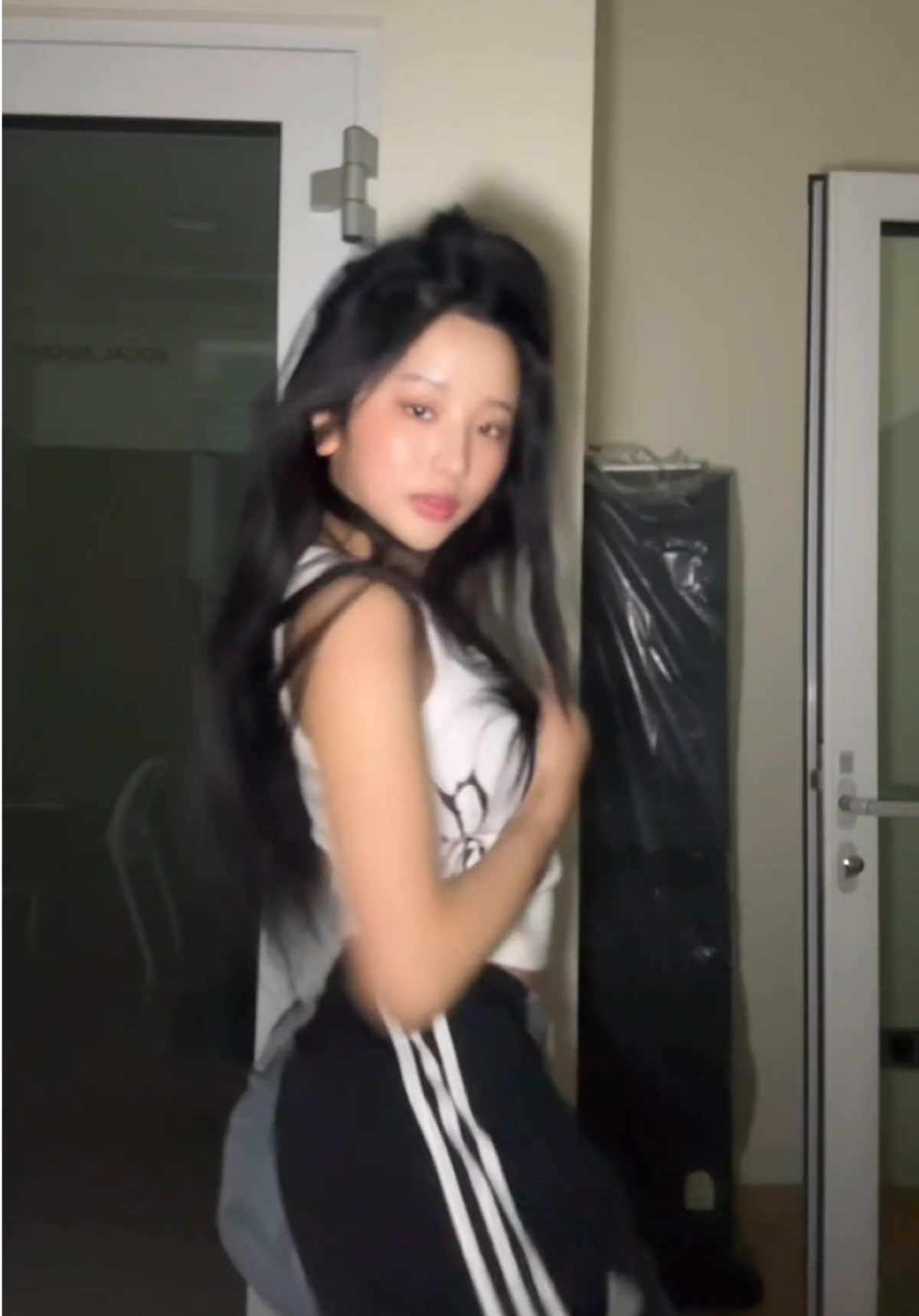 Like a Rockstar?😼 #BADVILLAIN #배드빌런 #ChloeYoung #클로이영 