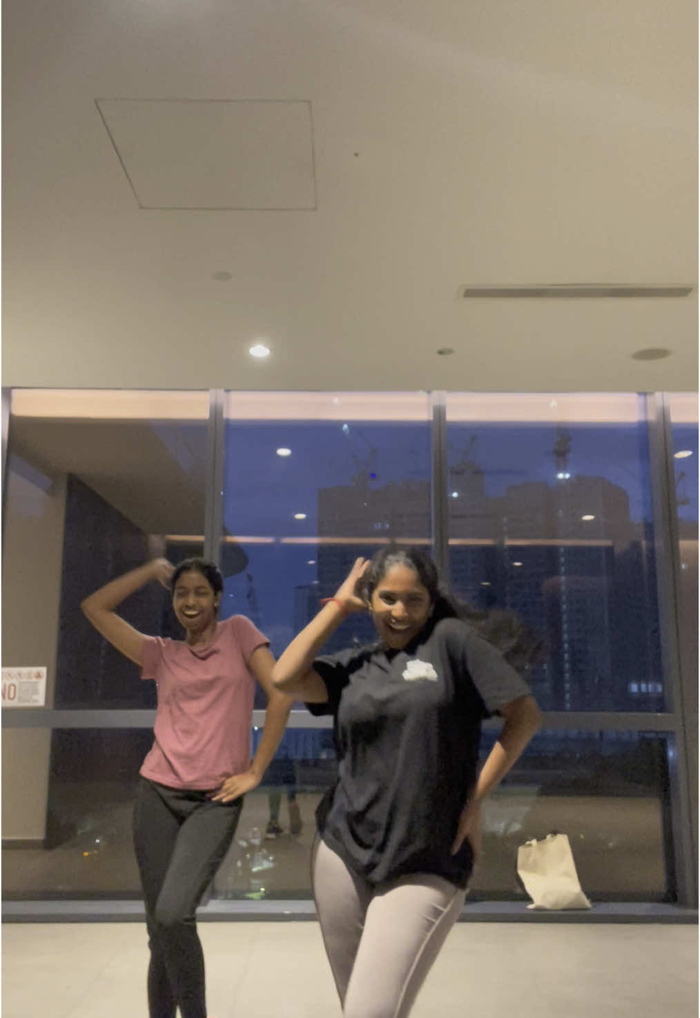 Tiktok made us do it🐝 @Akshi Dc: @Thuva @Thepin  #aasakooda #kamatchi #tamil #dance #dancecover #fyp #trend #singapore #goodviral #indian #brown #desi #desigirls 