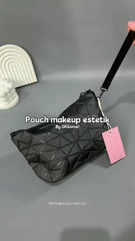 Nemu pouch makeup se cantik iniii🖤✨dari @OHSOME Beauty Offical  #pouchmakeup #pouchserbaguna #ohsome #pouchkosmetik 