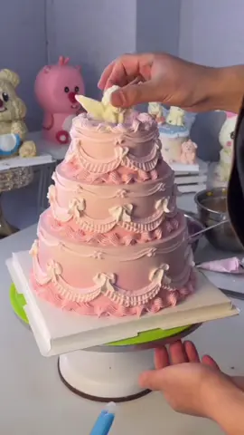 Pink 3layer #fyp #cakedecorating #birthdaycake #cutecake #vintagecake #3layercake 