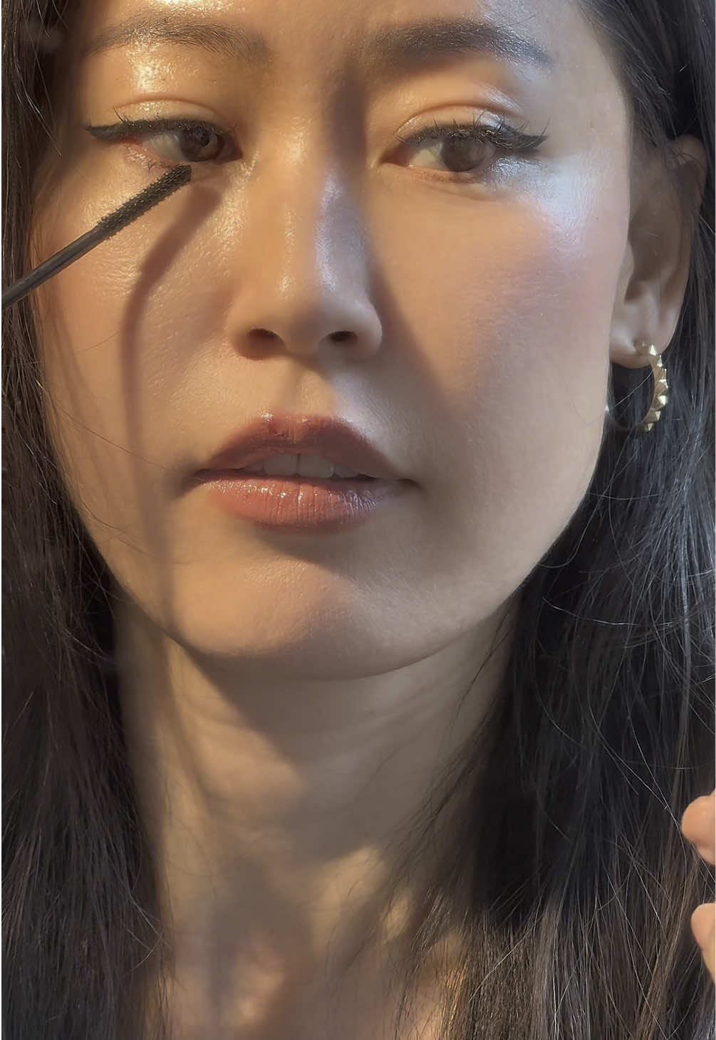 I really like @Lancôme Lash Idôle Flutter Extension mascara. It glides on nicely and isn’t heavy on the lashes. You are able to do a couple of layers without it looking clumpy.