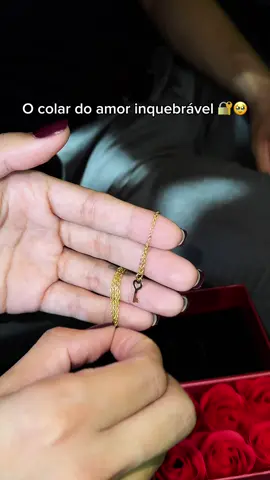 Ele me surpreendeu 😍🔐 #namorada #amor #couple #casal #colar #semijoias #colardecasal #presente #Love #fyp #foryoupage