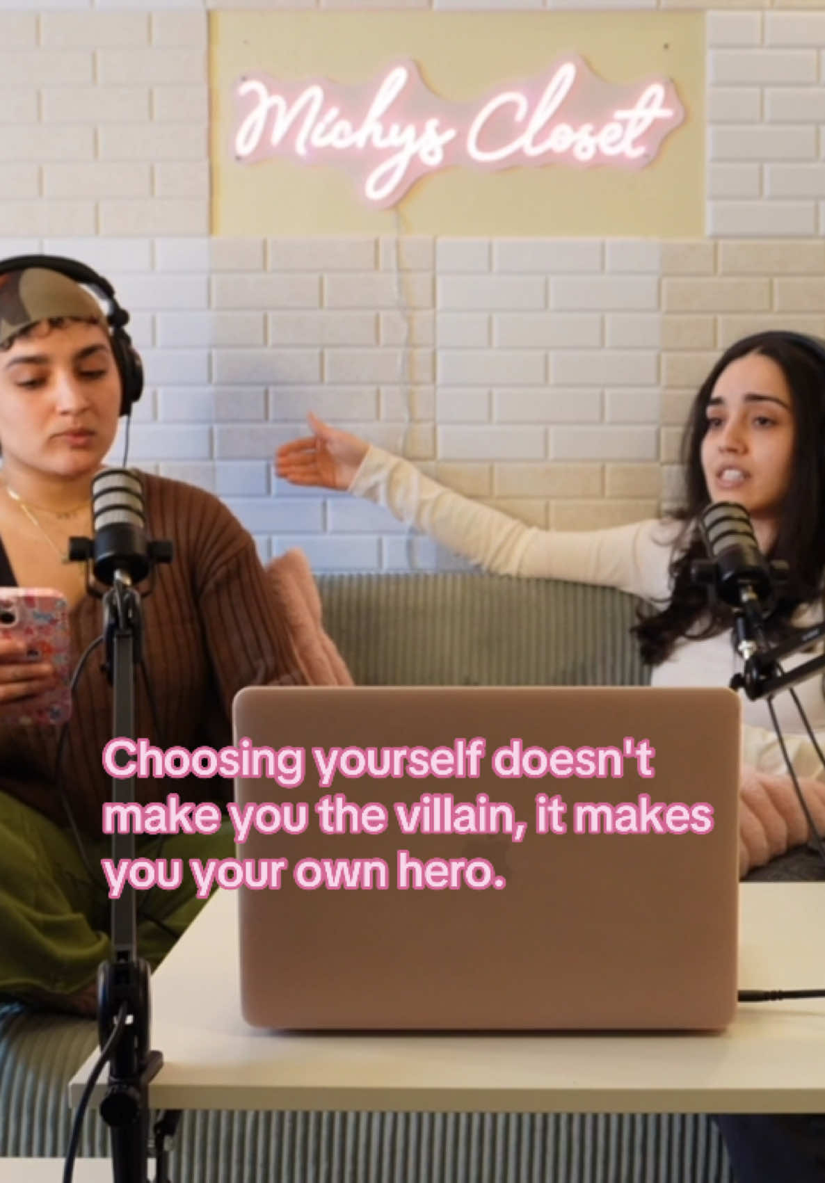 EPISODE 2 IS OUT! Link in bio lovessss! Let's get realllll!🤯 . . . . . . . #Podcast #UnfilteredConversations #LatinaVoices #realtalk #michmondays #bx #nyc 