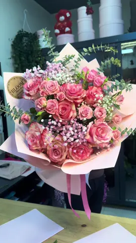 Flower's therapy 🌸🌸🌸 #flower #makingbouquet #bouquet #flowershop #lulishte #prishtina #kosova #kosovo #fyp #bloom #tutorial #wrappinggifts #happiness #iadoreyou #foryoupage 