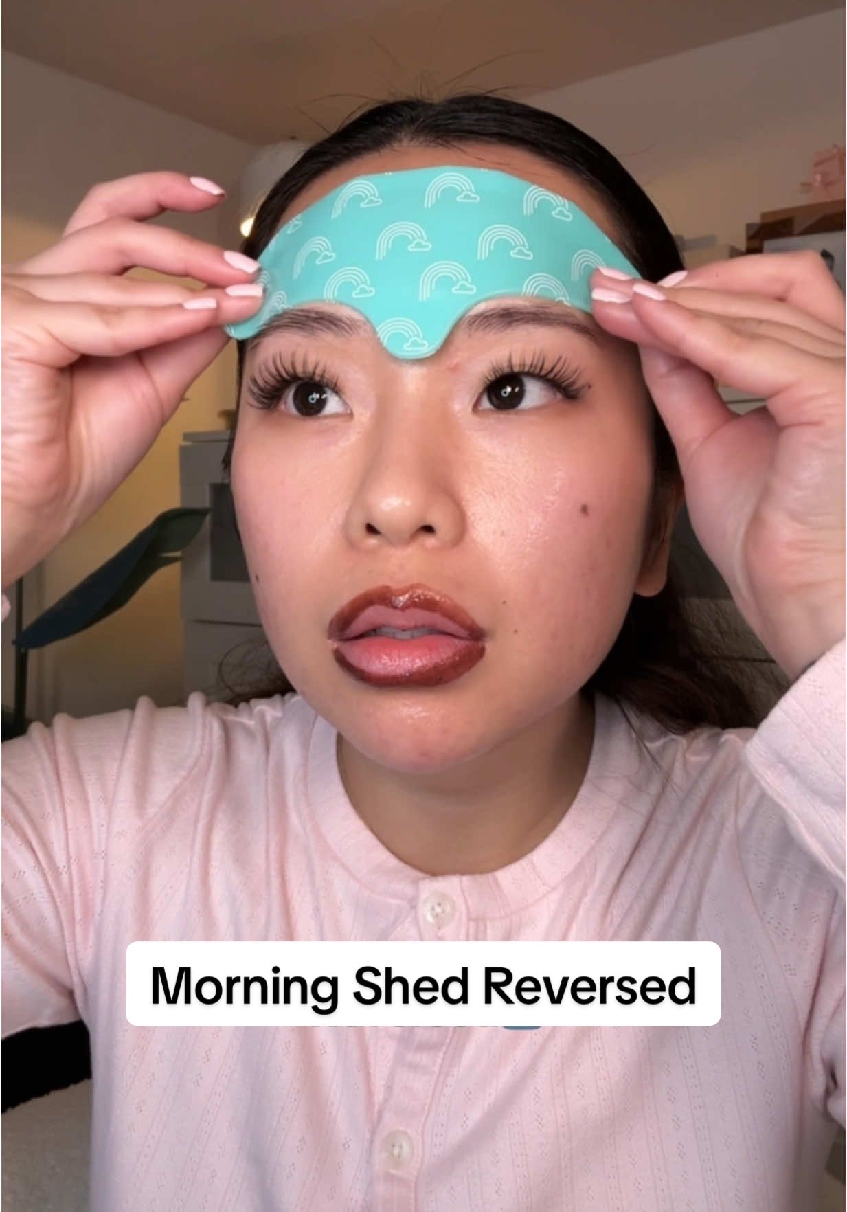 morning shed but this is from the night before and how I layer my skincare from beginning to end. I layer my @Clinique active glow serum before moisturizer making sure the ingredient is going to gently exfoliate to increase absorption of the rest of the products. #morningshed#cliniquepartner#skincare#nighttimeroutine