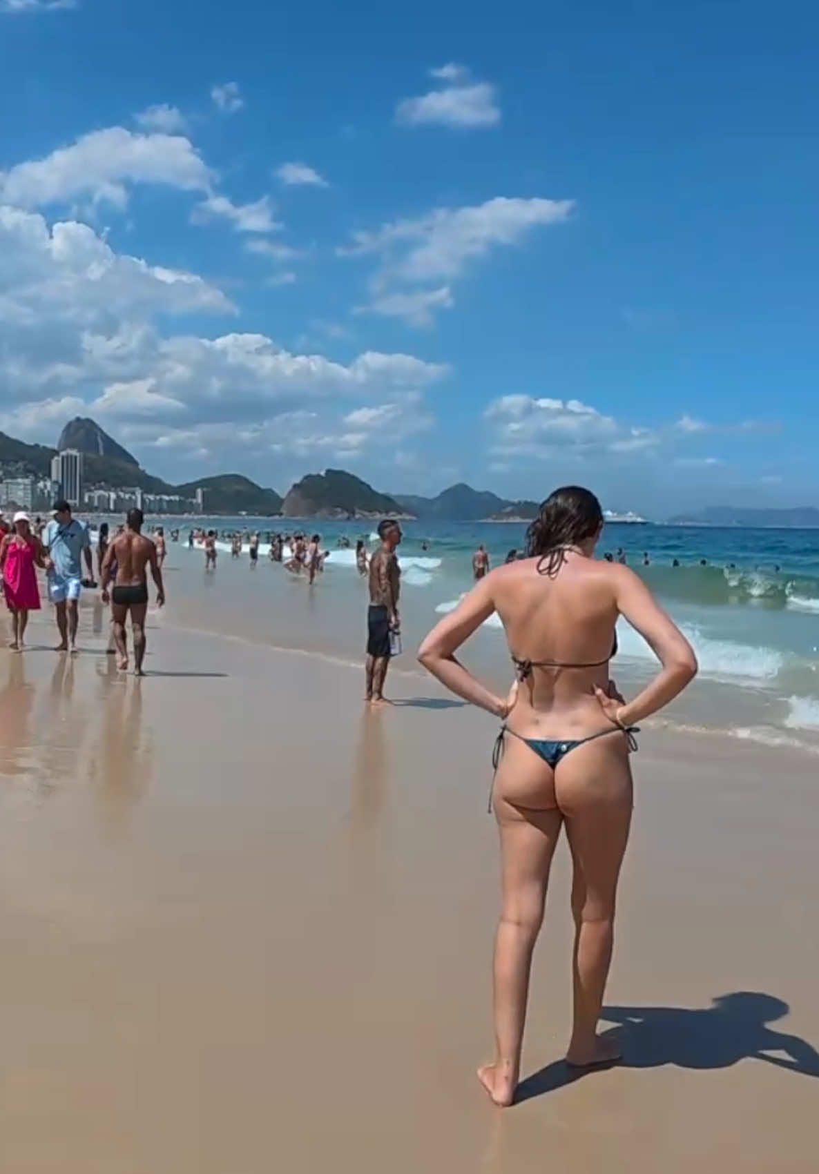 Rio‘s beaches are CRAZY! 🇧🇷 #kurtcaz #brazil #carnival #carnaval #riodejaneiro 