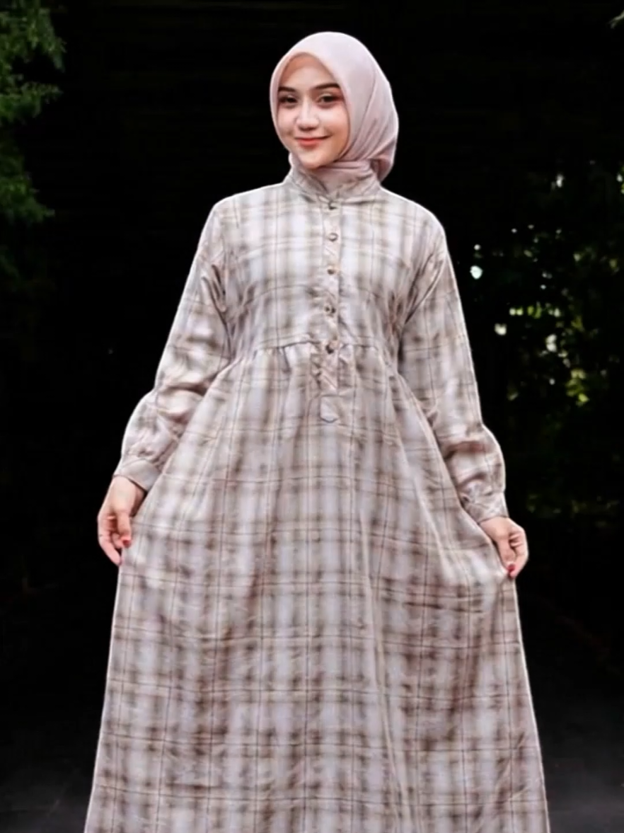 Siapa bilang tampil cantik harus ribet? Dengan Gamis Madina motif Katun Haruka, kamu bisa tetap tampil anggun tanpa mengorbankan kenyamanan! Terbuat dari bahan katun berkualitas, adem dan menyerap keringat, cocok untuk aktivitas sehari-hari. Desain busui friendly membuat para ibu lebih mudah saat menyusui. Jangan sampai kehabisan! Dapatkan sekarang sebelum stok habis! #baju #bajugamis #bajugamiswanita #gamisbusui #gamiskekinian #kaftan #gamislebaran #gamismurah 