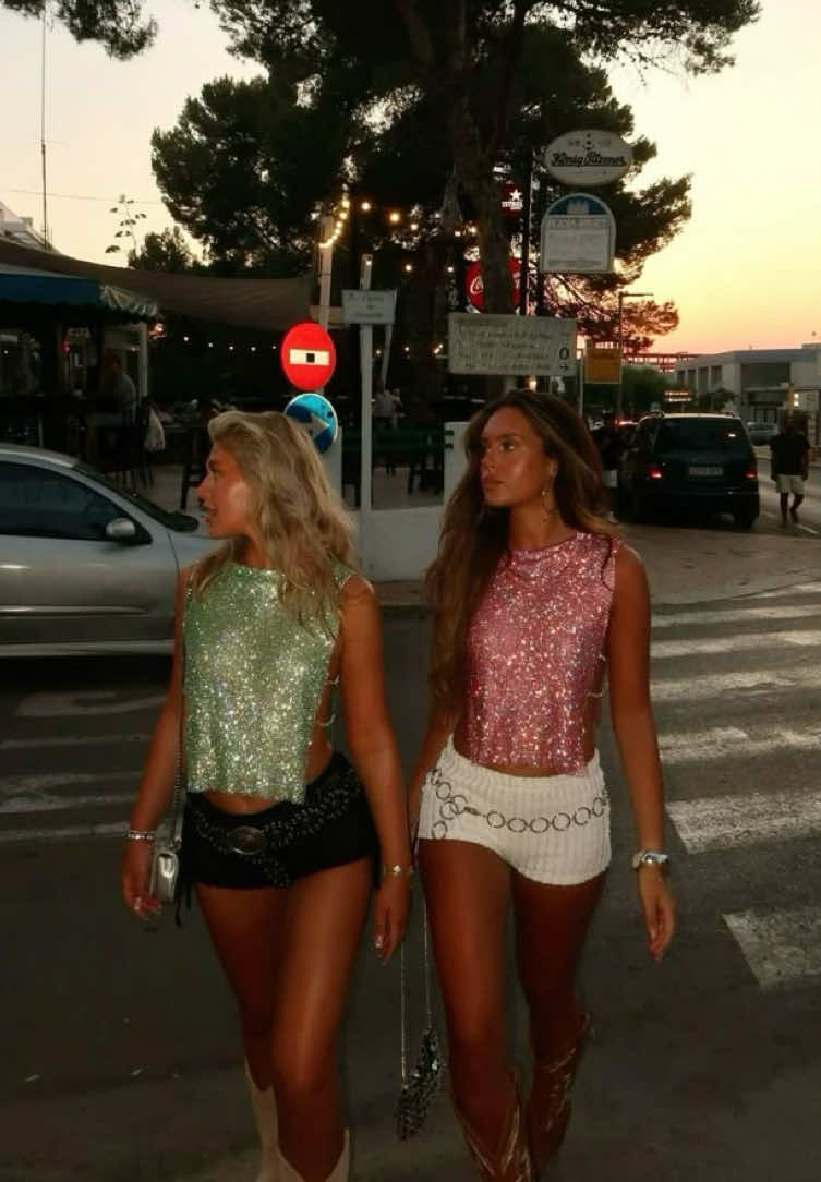 #ibiza #ibizaoutfits #Summer #outfits #fashion #trending #party #ibizaparty #fyp 