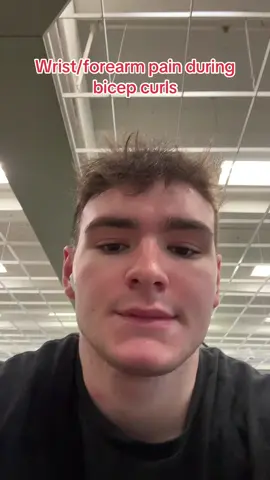 How to fix wrist/forearm pain when doing bicep curls 🦾 sorry for bad audio lol #wristpain #GymTok #bicepcurl #trainingtips #liftingpain 