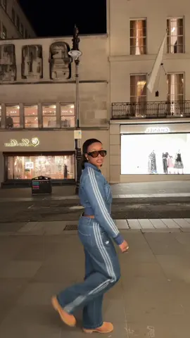 Who?? #OOTD #tracksuit @adidas 