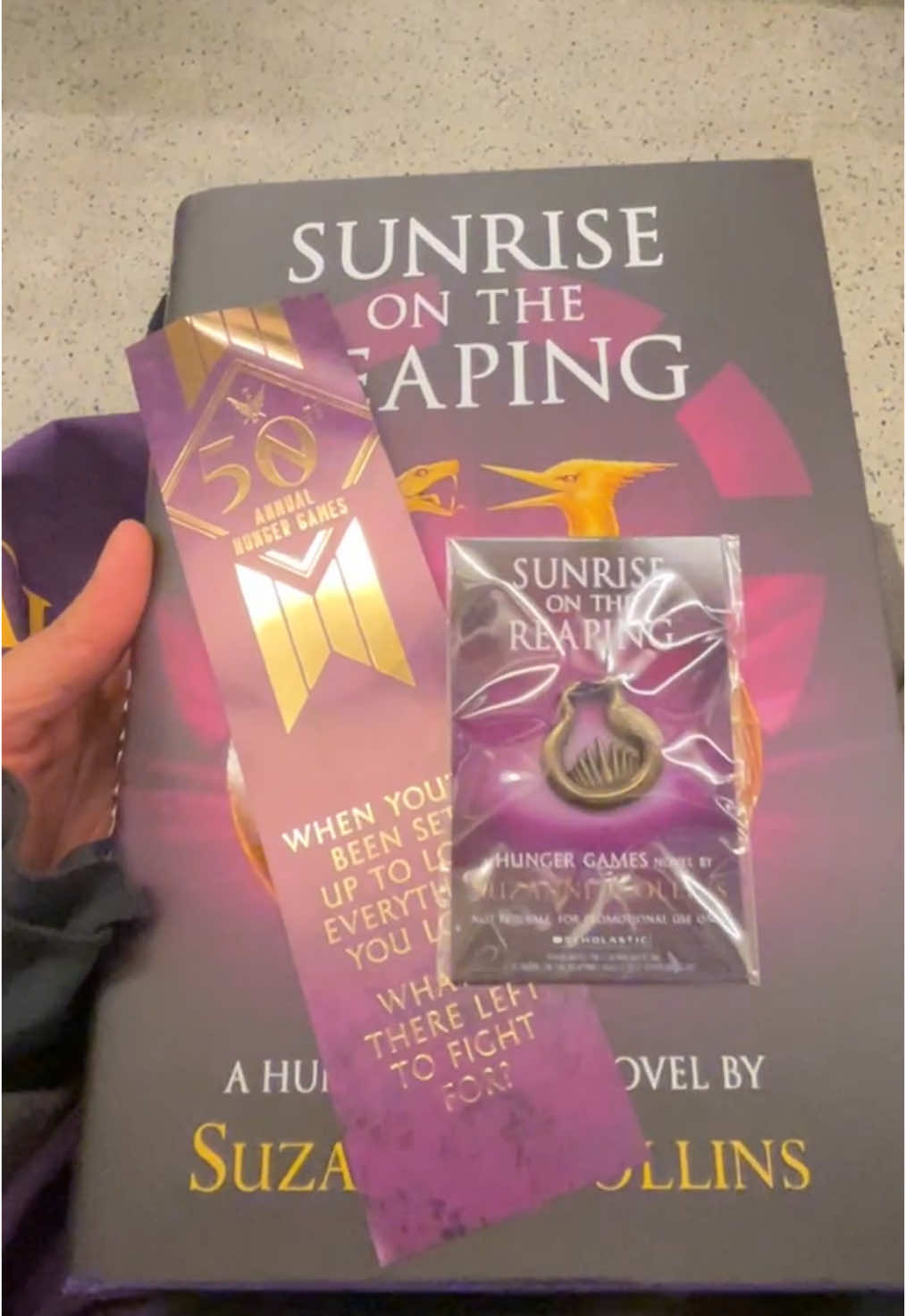 Midnight release of Sunrise on the Reaping 📖🎉 #sunriseonthereaping #waterstones #waterstonespiccadilly  #bookrelease #thehungergames 