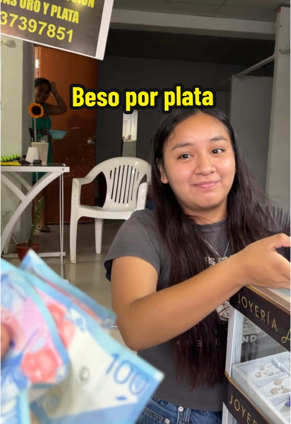 300 soles si besan a mi capibara 🤣 en catacaos #piuraperu #jacksoneli #paratiiiiiiiiiiiiiiiiiiiiiiiiiiiiiii #humor #catacaos #viralvideos #besoxplata 