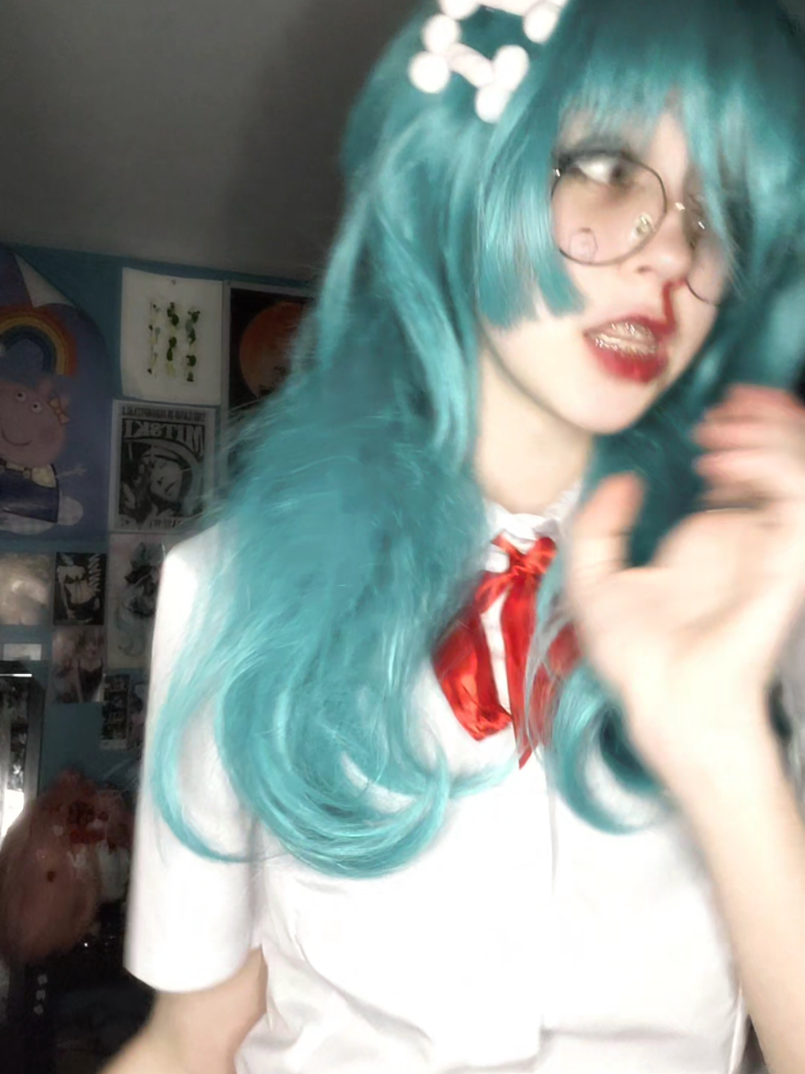 heh bone hair clips cause boner heheh 😜 😜  #rottengirl #rottengirlmiku #confesionsofarottengirl #miku #cosplay #mikucosplay 