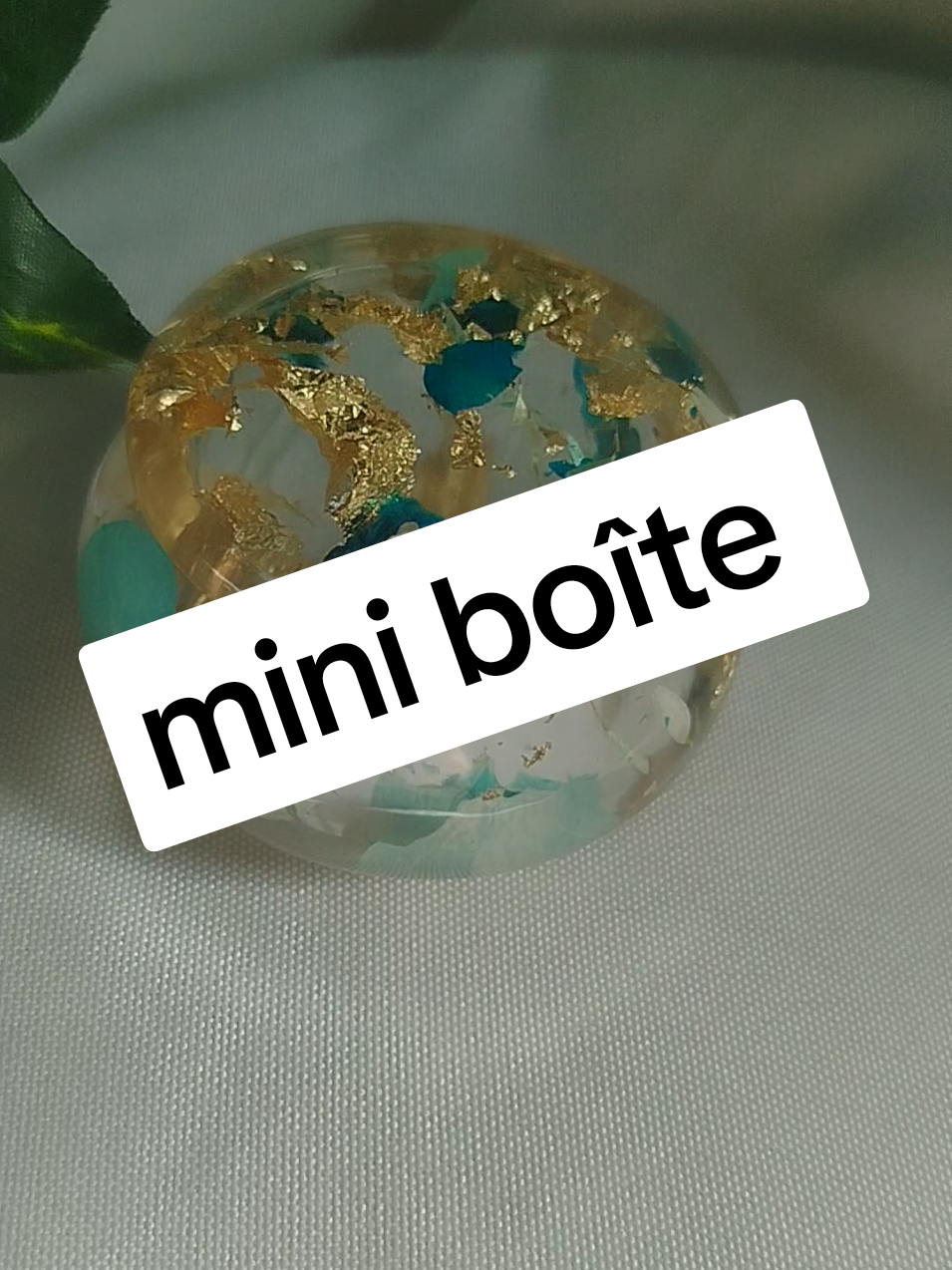 mini boîte avec des fleurs bleues. le rendu est vraiment trop joli! j'adore ces petites boîtes!!  #artisan #resinepoxy #epoxy #epoxyresin #fyp #resinart #resinaepoxi #handmade #pourtoii #tiktokfrance #resina #resin #boite 