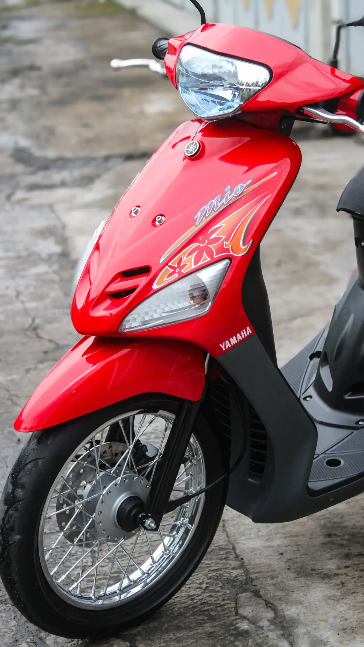 Bismillah Mio Sporty Non-Step Tahun 2005 Warna asli merah Plat AA, pajak hidup Surat² lengkap Faktur asli ada Atas nama tngn pertama Kunci kontak dobel Part² baru restorasi : - body halus set ori yamaha - body kasar set ori yamaha - striping bunga original yamaha baru  - dek bawah non step ori yamaha - headlamp ori yamaha - mika sein depan ori yamaha - mika stoplamp ori yamaha - holder kn/kr ori yamaha - handgrip kn/kr ori yamaha - kunci kontak set ori yamaha - mika speedo ori yamaha - handel kn/kr ori yamaha - kabel gas set ori yamaha - kabel choke set ori yamaha Mesin :  - full std & segel - seal² semua baru ori yamaha - oli mesin baru - oli gardan baru - cvt sudah habis servis - knalpot hi-temp - cover knalpot ori yamaha baru - tutup box filter ori yamaha baru - flap blkg ori yamaha baru - cover cvt full baru ori yamaha - cover mesin set baru ori yamaha Kaki² : - velg DID ori yamaha baru - ruji TDR baru - tromol repaint  - ban d/b FDR MP27 rata Selebihnya bisa cek unit langsung di rumah🙏 Harga = 12jt NEGO !  Lokasi di Solo WA 081216649391 #miosporty #mio5tl #mio 