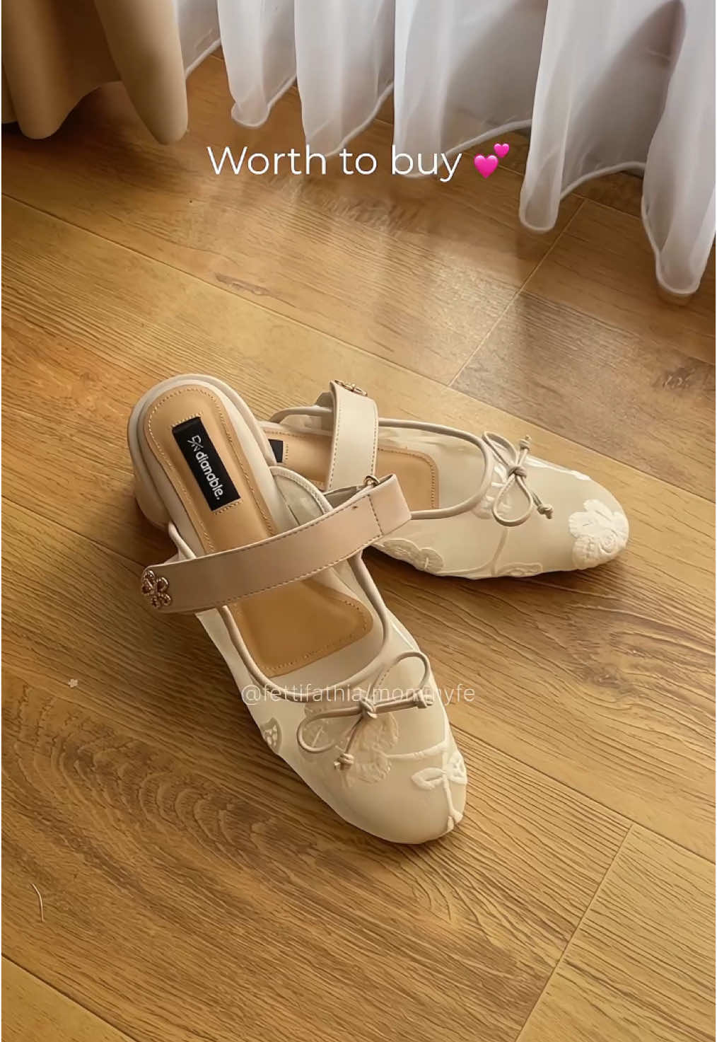 Mau aku lebaran ahh, lace nya cantikk banget gakuattt 😍 #heels  #dianable #mules #sepatulebaran #flatshoes #lace #laceshoes 