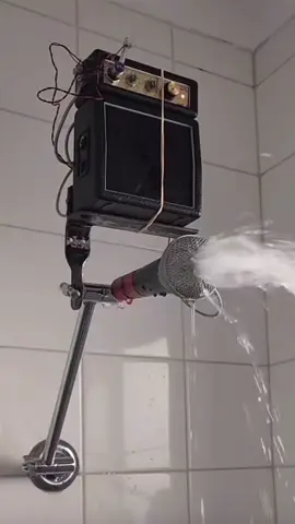 Hoje vou tomar aquele banho relaxante 🤣🤣🤣 . . #guitarra #guitarrista #guitar #musico #violão #violonista #baterista #vocal 