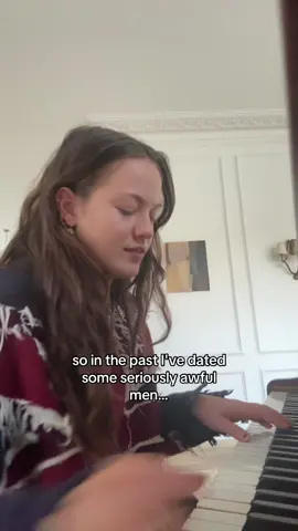 “Was so convinced that there was no one else out there for me” OUCH wrote this today :) idk what to call it ❤️🌲🗃️ #theforest #newmusic #singersongwriter  