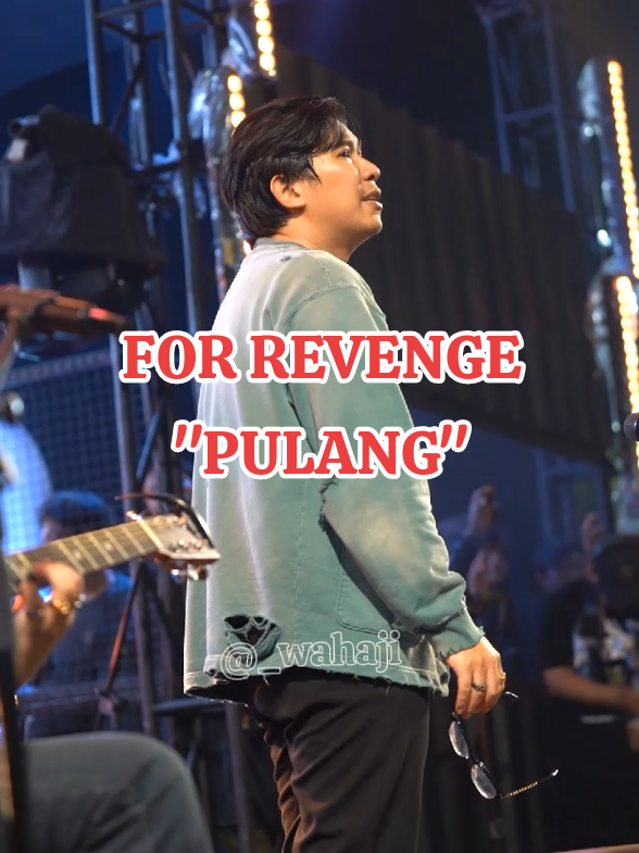 POV NONTON FOR REVENGE DEPAN MUKA | KONSER FOR REVENGE Apa makna pulang menurut kalian? OFFICIAL VIDEOGRAPHER DCDC SOUL & VIBES (IG: _wahaji) #forrevenge #foryoupage #emotional #fyp #pulang #fy #fyi #fypage #like 