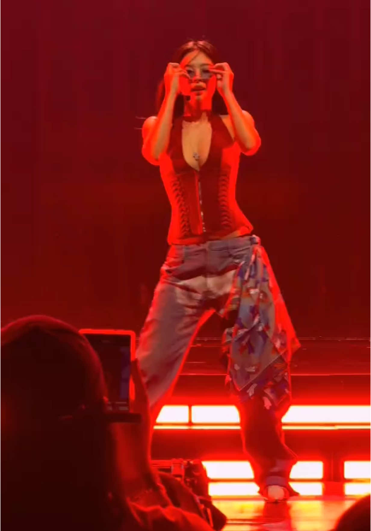 miss has been glowing a little too much lately 🧎🏻‍♀️🧎🏻‍♀️🙏🏼😩😩😩😩😩😩 #jennie #likejennie #live #jenniekim #fyp #foryoupage #viral #fancam #rubyexperience #concert #4k #stage #performance #kimjennie #blackpink #jennierubyjane #foryou #jennieblackpink #viralvideo #outfit 