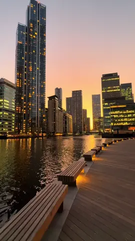 Do you know this beautiful London Photospot? ❤️ #canarywharf #london #londontiktok #visitlondon #fyp #canarywharflondon 