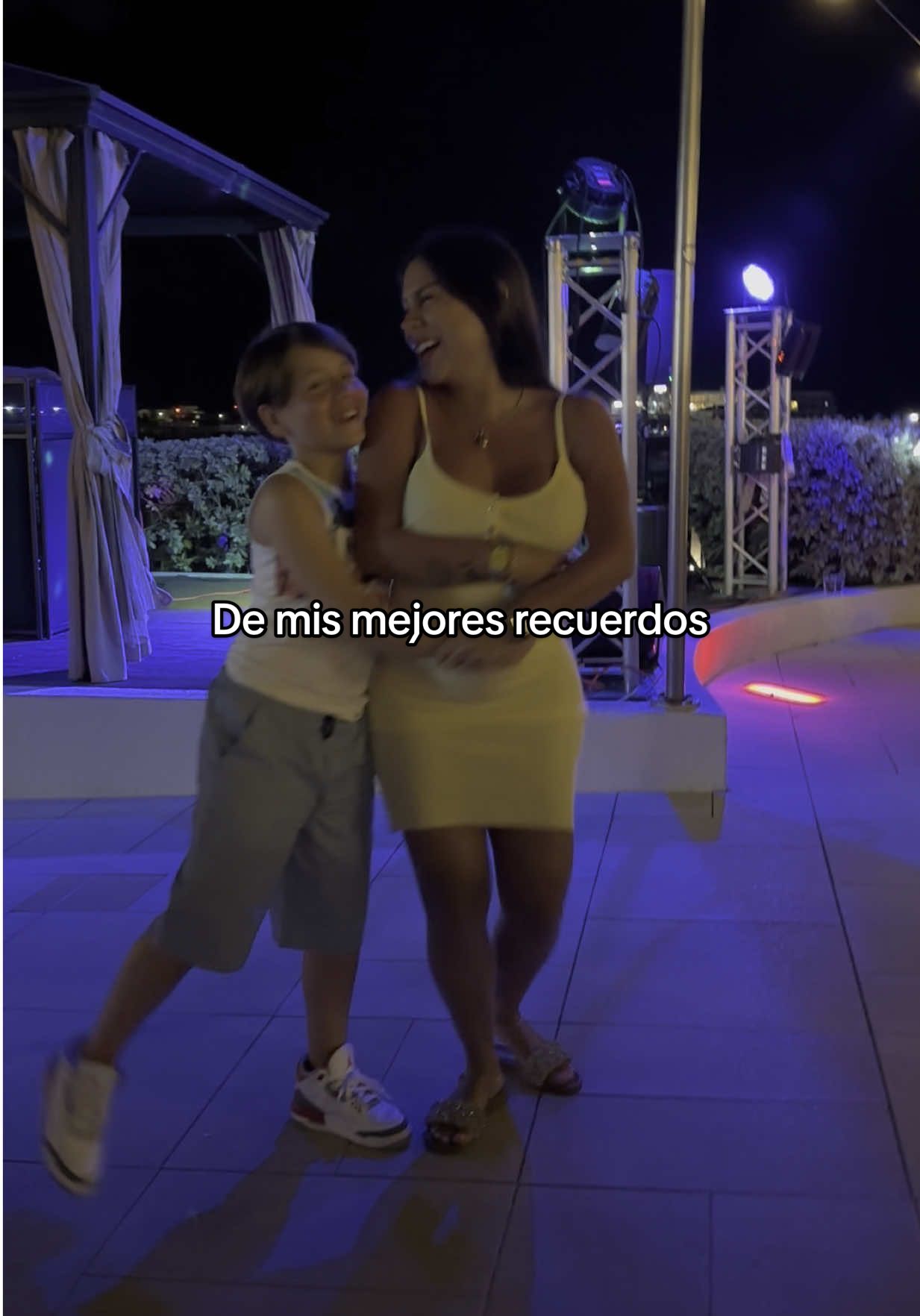Mi mejor parejo de baile , mi hijo. @Samuelgrajales  #hijo #mama 