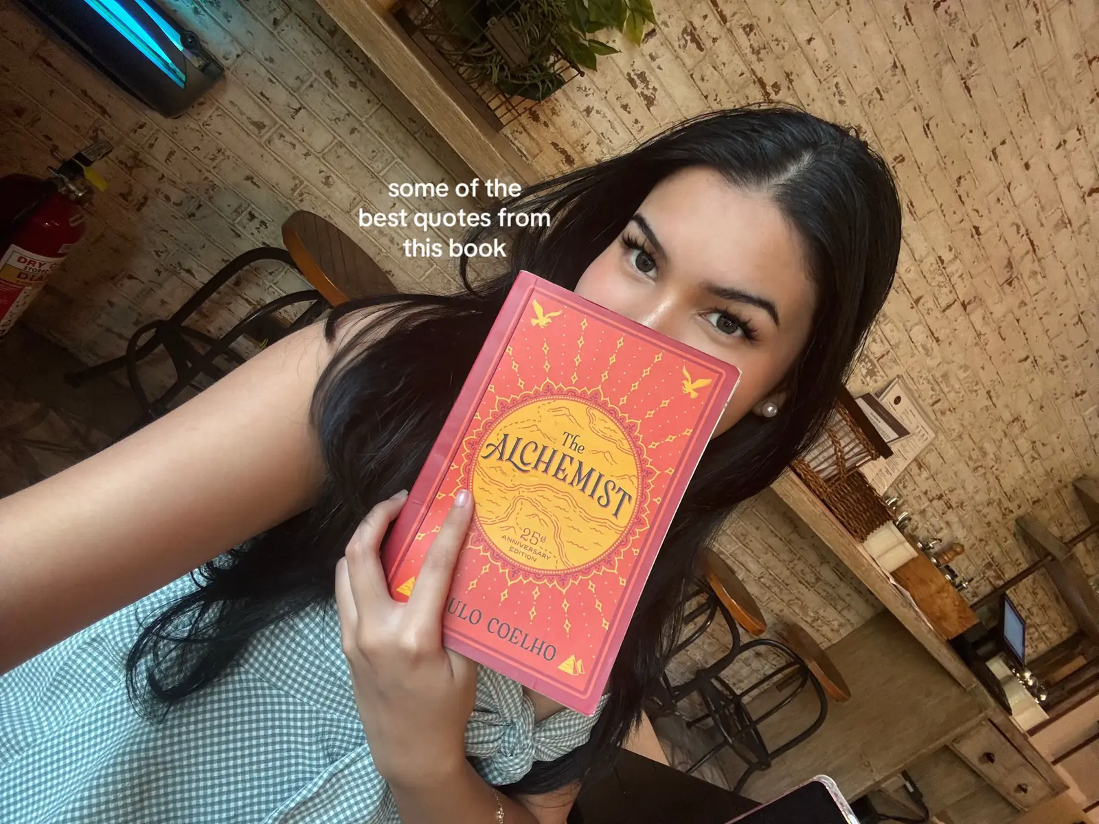 this whole book feels like a conversation with the universe itself. reading for the 2nd time <3 #BookTok #thealchemist #spirituality 