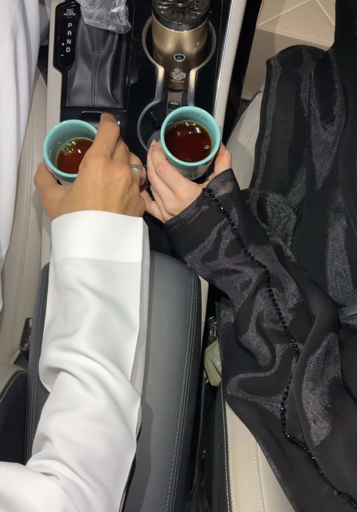 م شاء الله بنكمل 15 عيد مع بعض .. الله يديمها 🤍🌷 و انتوا كم عيد لكم مع بعض 🥹