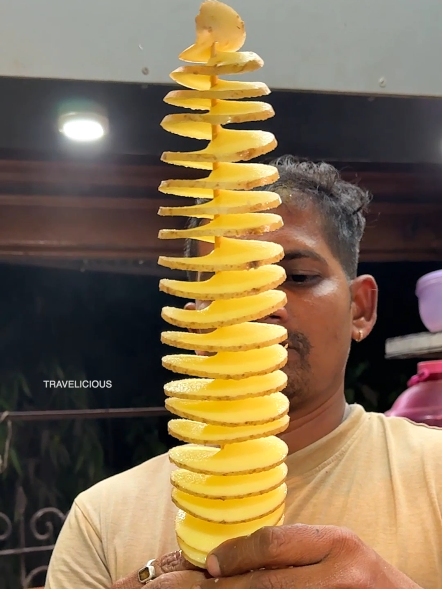 India’s Crunchiest & Spiciest Tornado Potato 📍 Kolhapur in India #potato #indianstreetfood