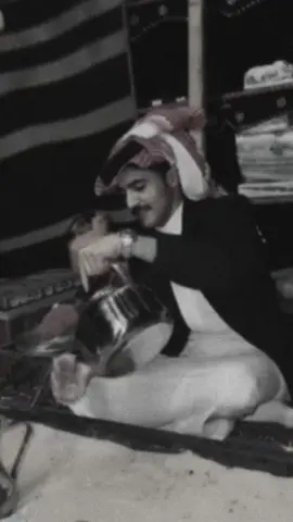 وعلى المخده تذرف الدمع عيني  ..               #الشاعره_حمده_الرمالي #حمده_الرمالي #شعر #قصايد #رثاء #فراق #شعروقصايد #fid #قصيد #hail #جبه #الرمالي #explore #laik 