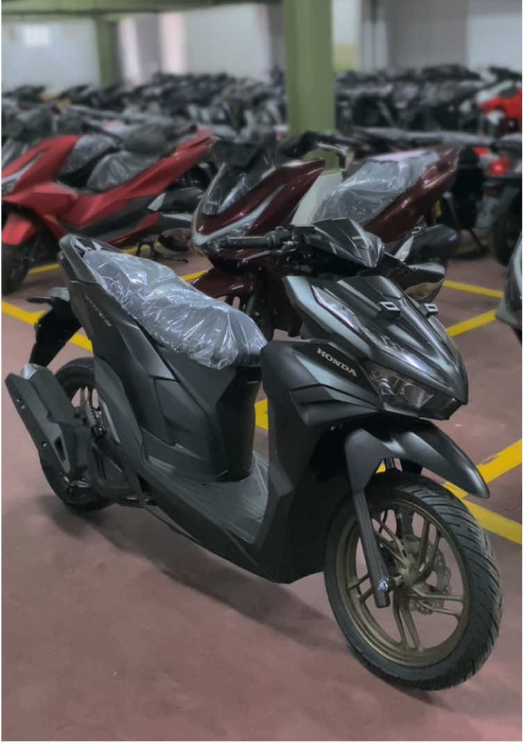 REDY!! VARIO 125 ISS HITAM✅😎 PROMO RAMADHAN DP 800k Melayani pembelian : Cash, Kredit & Tukar Tambah segala merek (ktp Jogja) Syarat mudah & Proses Cepat - Pembayaran Motor di Rumah - Proses 1 hari ✅ Pembelian Motor Hubungi: 088229793554 (ibnu) Ig: dealerhondajogja_ Alamat: jln Jogja-Wonosari Km 8, Potorono,  Banguntapan, Bantul, Yogyakarta 📌 #dealerhondajogja #vario125 #vario125new #vario150 #fyp #jogja #sleman #salesmotorhonda 