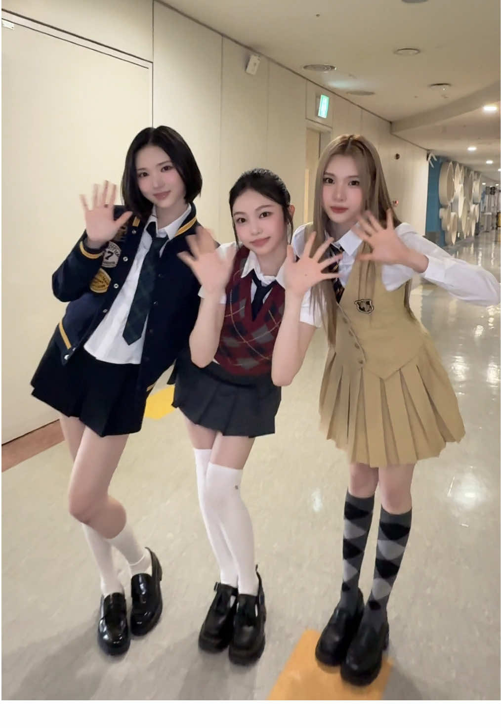 어지러워 난 #Hearts2Hearts #하츠투하츠 #H2H #JIWOO #지우 #JUUN #주은 #IAN #이안 #Butterflies #TheChase #Hearts2Hearts_TheChase 
