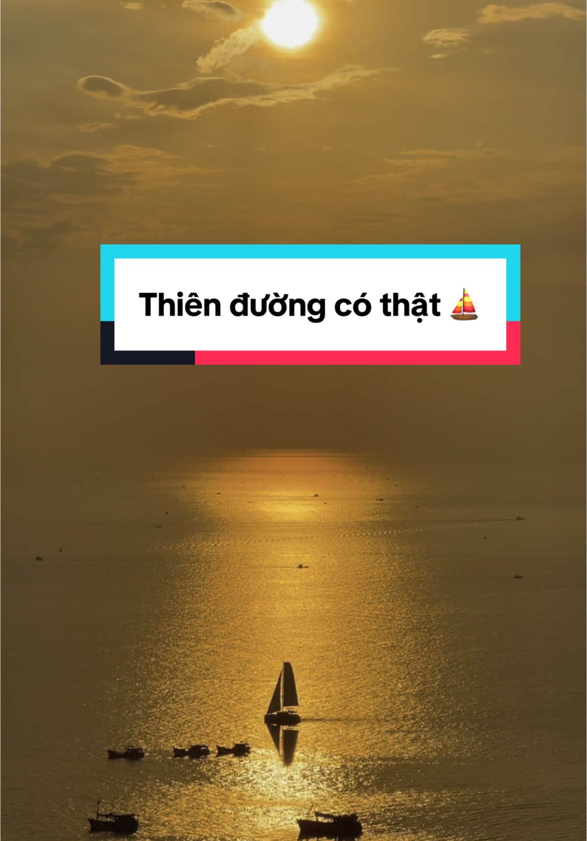 Heaven is a place on Earth ⛵️🌅 #sunsettown #phuquoc #paradiseisland #sunsetyacht #duthuyen #privateyacht #luxuryyacht #vietnam #capturethemoment 