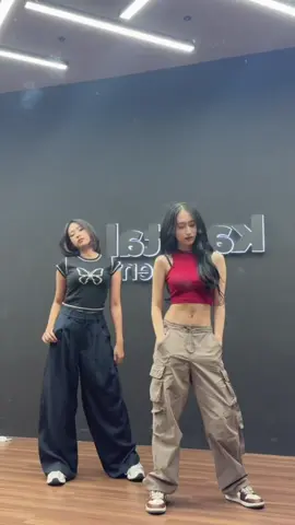 Like @JENNIE 🖤 #rarav1rst #safav1rst #girlgroupindonesia #jennie #dancecover 