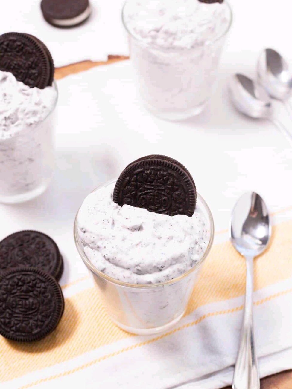 This might just be the easiest dessert ever—Oreos, Cool Whip, and five minutes. That’s all you need to whip up a creamy, dreamy mousse that tastes like cookies and cream heaven. You can also add sprinkles, crushed Oreos on top, or even a handful of chopped nuts for some crunch. Perfect for parties, last-minute sweet cravings, or just because you deserve a treat. 😍 #cookiesandcream  #oreolover #mousse #oreodesserts #easydessertrecipe #easydessert 