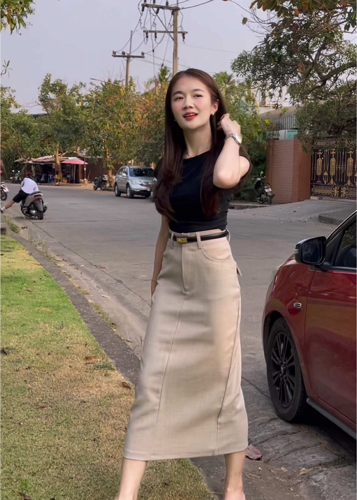 ใครมองหากระโปรงที่่ใส่ได้บ่อยหลายโอกาส ต้องเก็บรุ่นนี้ สีเบจ สวยมากกก