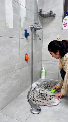 Giá đỡ vòi sen được gắn vào tường phòng tắm. Rất tiện lợi khi giặt quần áo, gội đầu và rửa chân. Nó cũng có thể điều chỉnh góc lên xuống, và cũng rất tiện lợi khi tắm cho trẻ em!! #tienich #giadovoihoasen #thietthuc #creatorsearchinsights #giadungnhatam #jizonguyen 