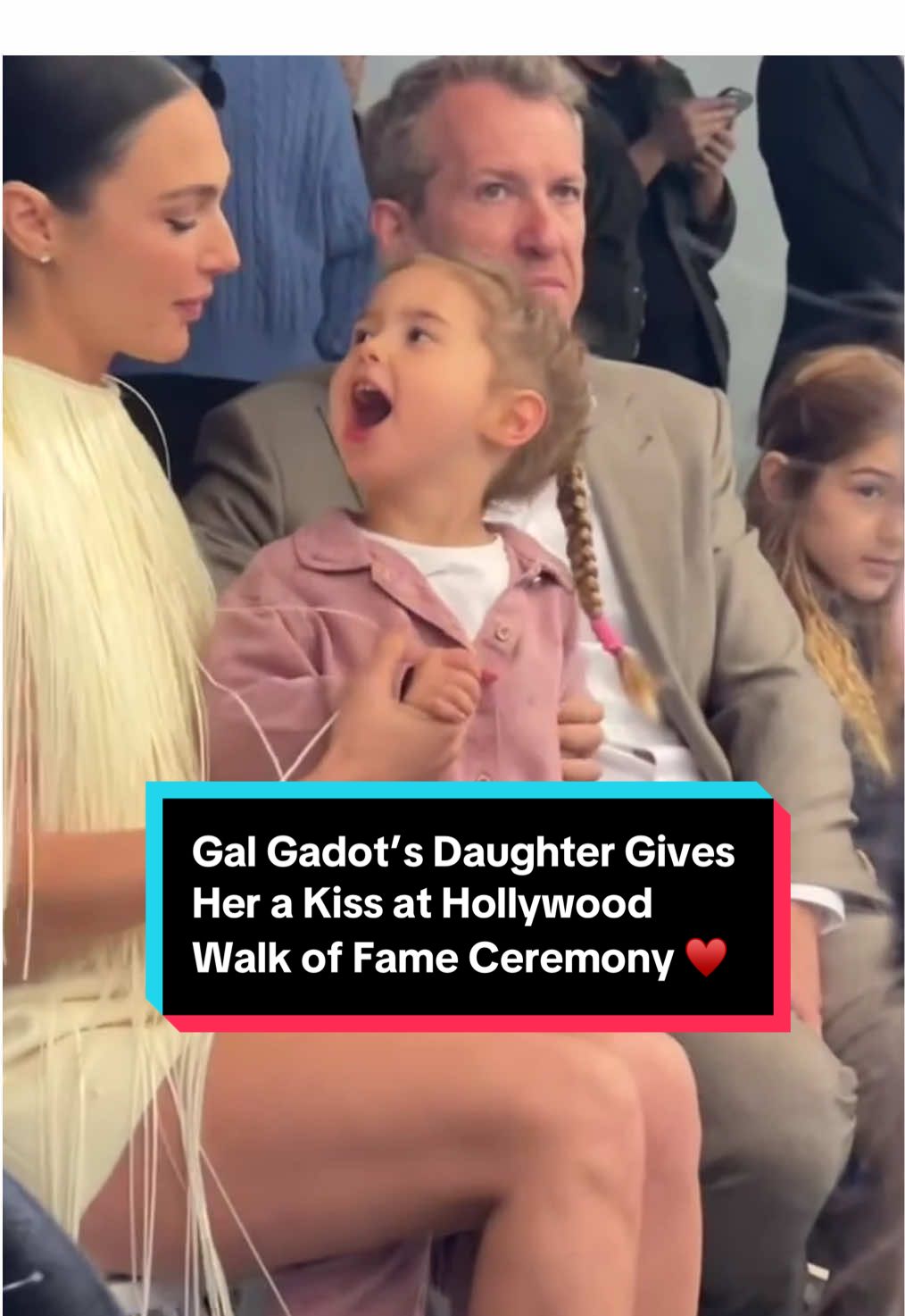 #GalGadot had a sweet mother-daughter moment during her #HollywoodWalkofFame ceremony. ♥️ #SnowWhite #WonderWoman 