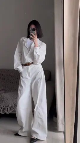 10 dặm hoa nở rộ  Chỉ lấy 1 bông hoa đặt trong lòng🥀 #linta #linta_clothing #xuhuong #quanbonu #quannu 