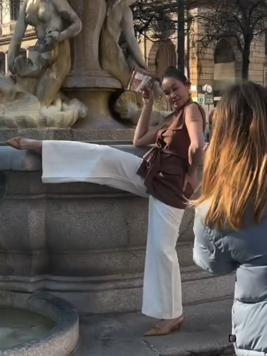 bunda @Bunda Corla Ratu live Dunia @@bundacorlaofficialss2 photoshoot produk @mkskinofficial 🥰 bandit memang 💃💯🔥  #bundacorlamelalak #bundacorla #buncor #bundacorlalive #bundacorlaratulivedunia #bundacorlaratujreng #bundacorlaterbaru #bundacorlaofficialss 