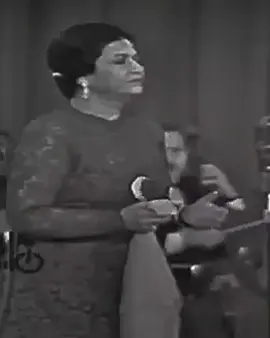 ابتديت دلوقتى بس احب عمرى ابتديت دلوقتى اخاف لا العمر يجرى 💔😔#كوكب_الشرق #ام_كلثوم 