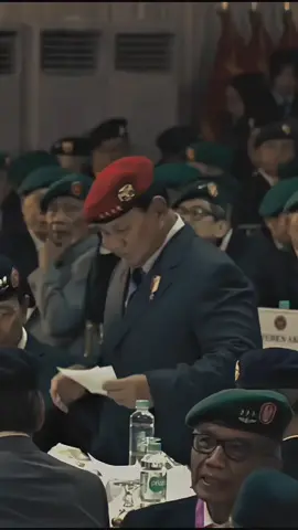 ganteng banget masyaalloh pake baret merah bapak Prabowo Subianto dan sehat selalu bapak presiden RI 8🤲🤲🥰🙏😭🤲🇮🇩#prabowosubianto 