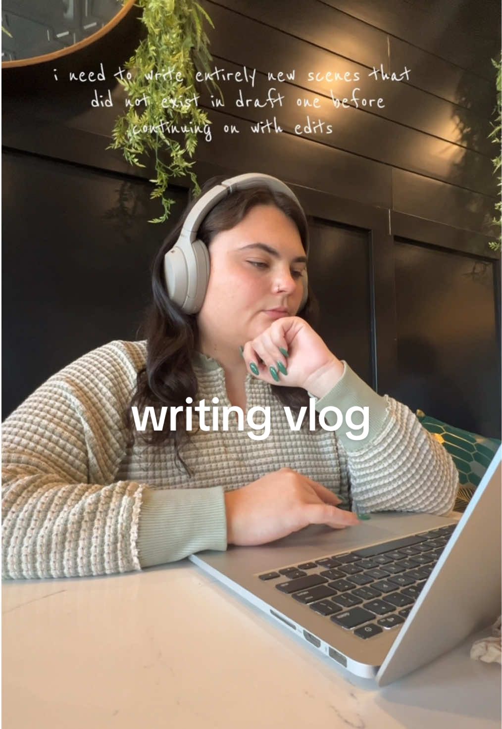 YA romantasy writing vlog! draft 2 updates #writer #writertok #authorsoftiktok #author #writingabook #bookwriting 
