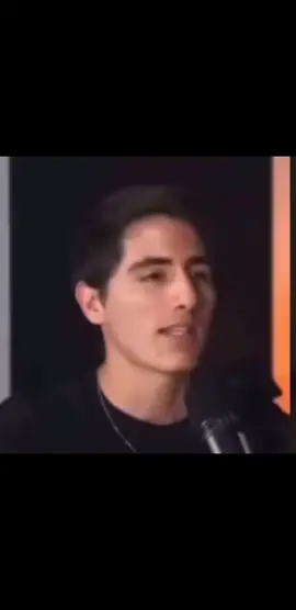 farid dieck fuera de contexto : toy chica es la única animatronico que lleva ropa la cual es un shor  #momos 