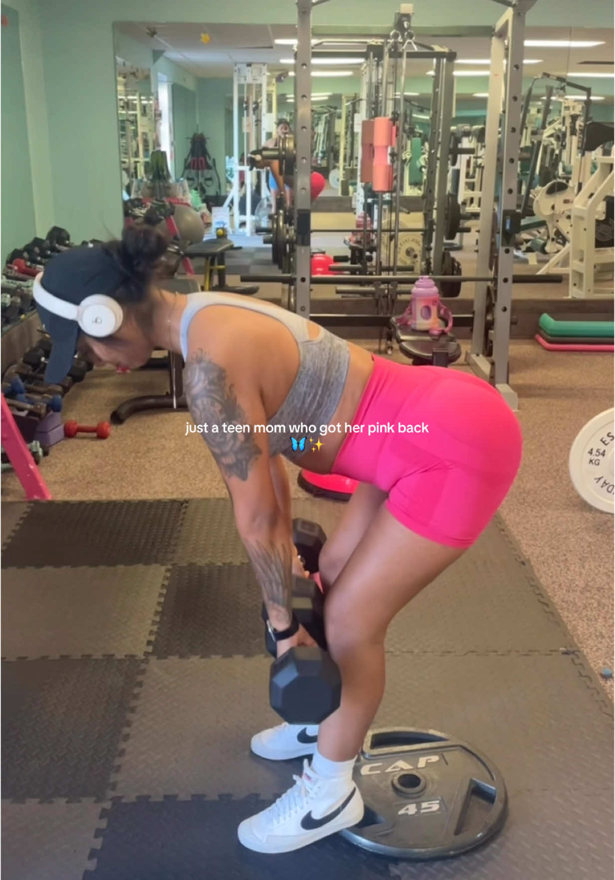 A teen mom who got her pink back.. or her pink at all. Becoming a mom the day after I turned 18 idk I even had a chance to find my pink in the first place. After losing myself for a whileeeee, we’re here now, being pink 🥹💕 #fyp #teenmom #inspo #motivational #selflove #selfgrowth 