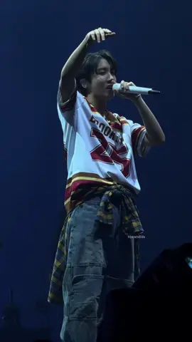 now why he moving like that to equal sign??? 😭 #jhope_bts #hopeonthestage #hotstour #jhope #junghoseok 